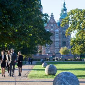 Meetings delegates walking in front of Rosenborg Castle