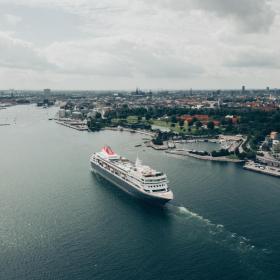 Cruise ship at Langelinie 